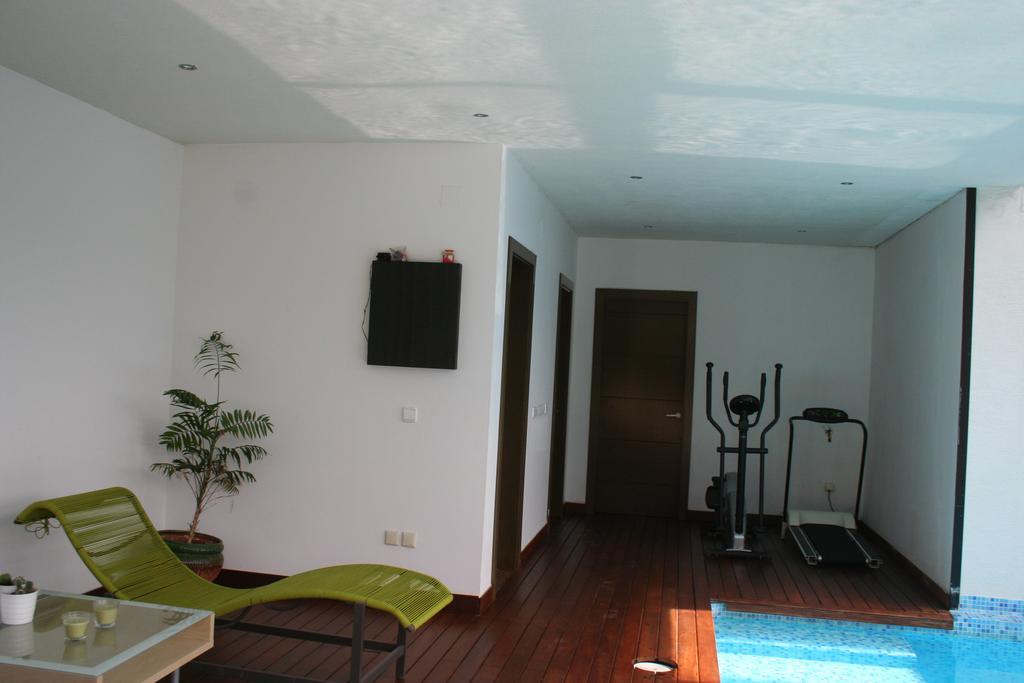 Casa Ceca De La Playa Y Barcelona, Con Piscina Climatizada Y Jacuzzi Villa Vallromanes Ruang foto